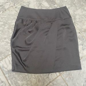 NWT Size 6 Banana Republic gray silk skirt